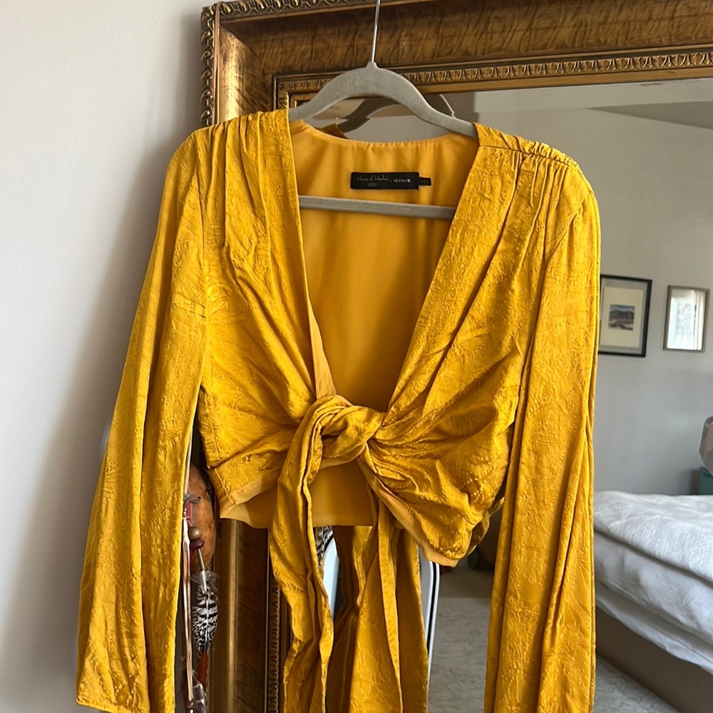 House of Harlow Bell Sleeve Rap Top